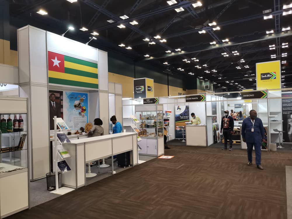 CommercegouvTg's tweet photo. La 2e foire commerciale intrafricaine de Durban en Afrique du Sud a été officiellement ouverte le lundi 15.11.2021. 

Plusieurs pays dont le Togo🇹🇬 participent à ladite manifestation qui regroupe selon les organisateurs "plus d'un millier d'exposants et plus de 10 000 produits." https://t.co/KycjOSperH