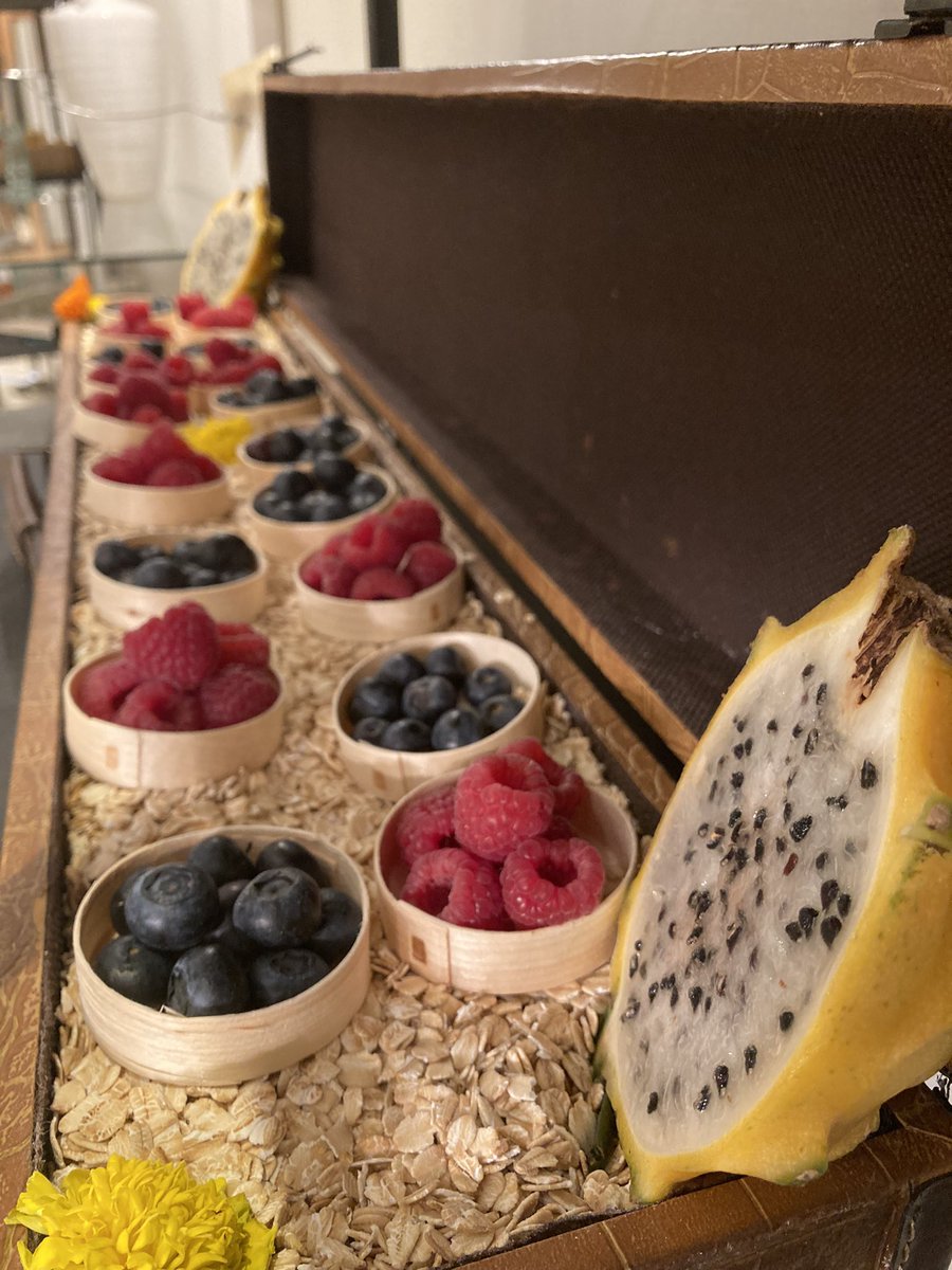 Comenzamos la jornada con <a href="/LolaChamorro1/">𝑳𝒐𝒍𝒂 𝑪𝒉𝒂𝒎𝒐𝒓𝒓𝒐</a> #talentdaymelia !!! Recibiendo talentos !! Increíble acogida <a href="/melia_granada/">Meliã Granada</a> <a href="/MeliaCareers/">𝗠𝗲𝗹𝗶𝗮 𝗖𝗮𝗿𝗲𝗲𝗿𝘀</a>