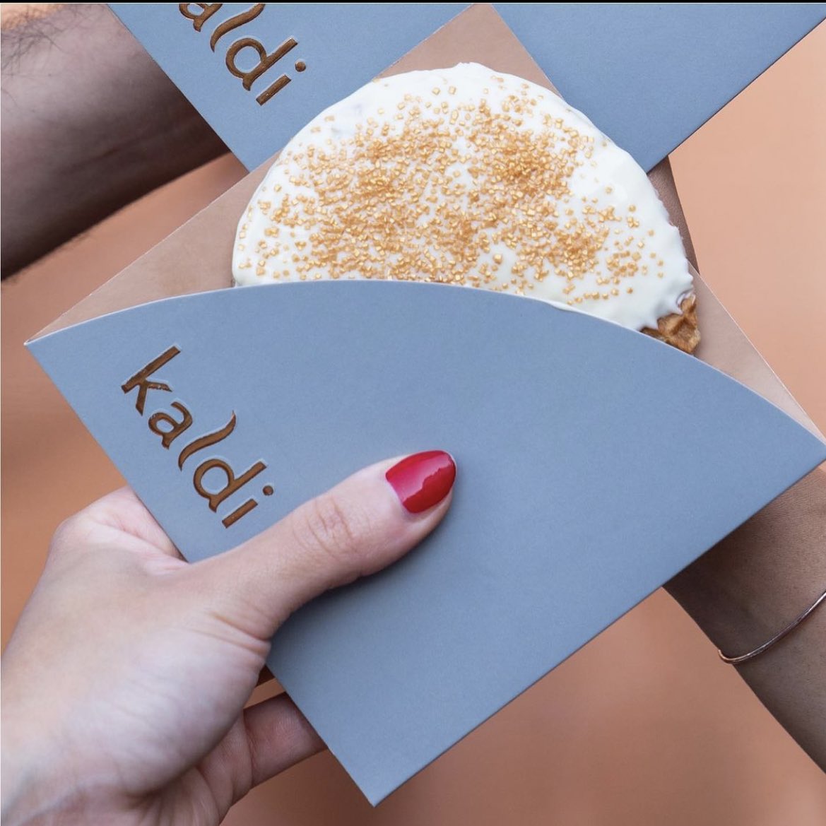 Najd_Blog's tweet photo. كالدي | Kaldi 

كافيه جديد متخصص في تقديم الوافل الهولندي بعدة نكهات 🧇 

📍Location 
https://t.co/hETMhGzZrm https://t.co/Na9zTPm2aI