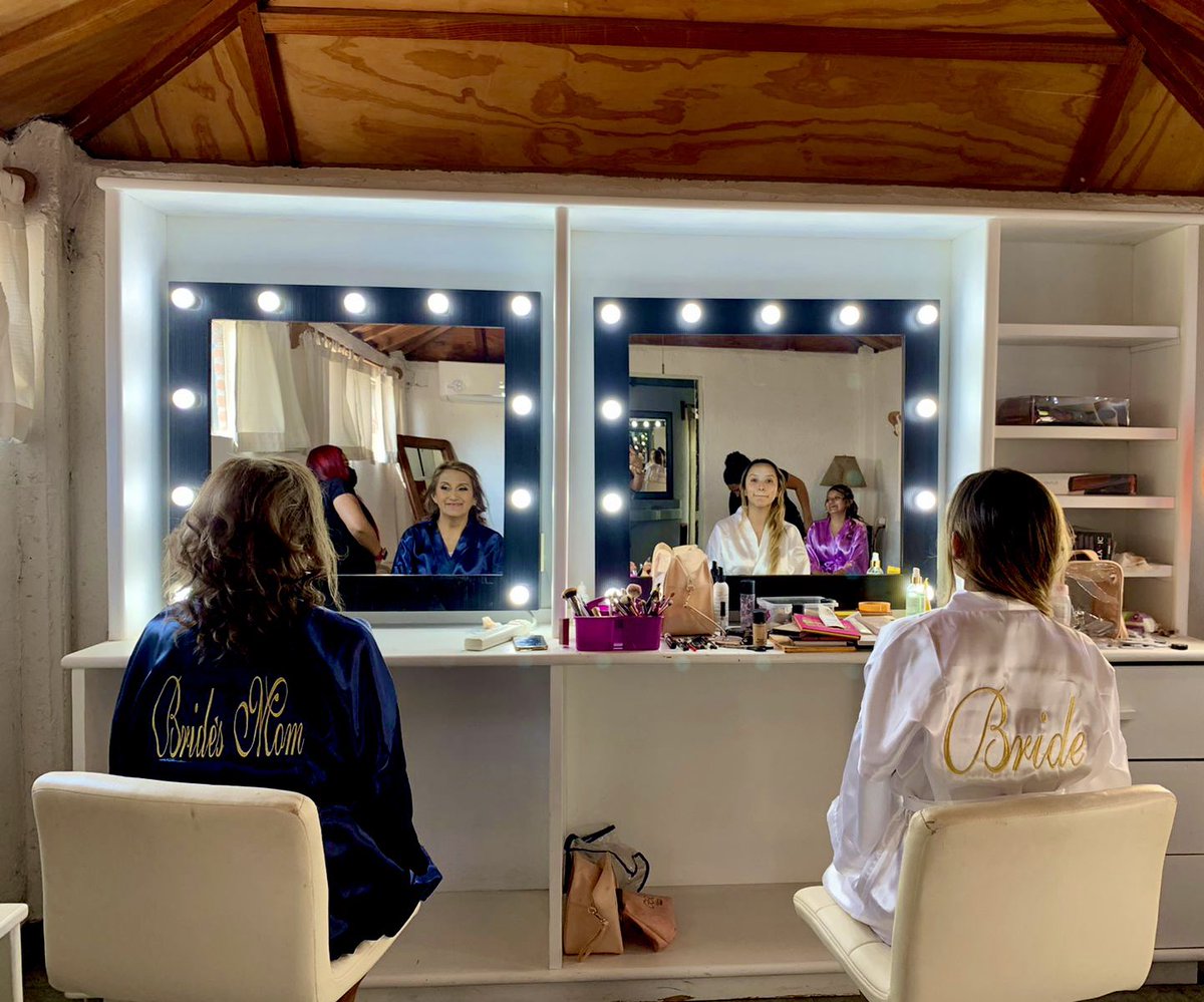 QuintaPavoReal's tweet photo. Bride &amp; Bride’s Mom almost ready!!! El arreglo final dentro de nuestras instalaciones es algo que los novios ¡siempre apreciarán! https://t.co/Ecr38WtefE
