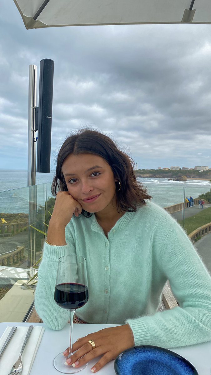 GabrielleRojas's tweet photo. forever &amp; always 🍷 https://t.co/pWnRnEBb9T