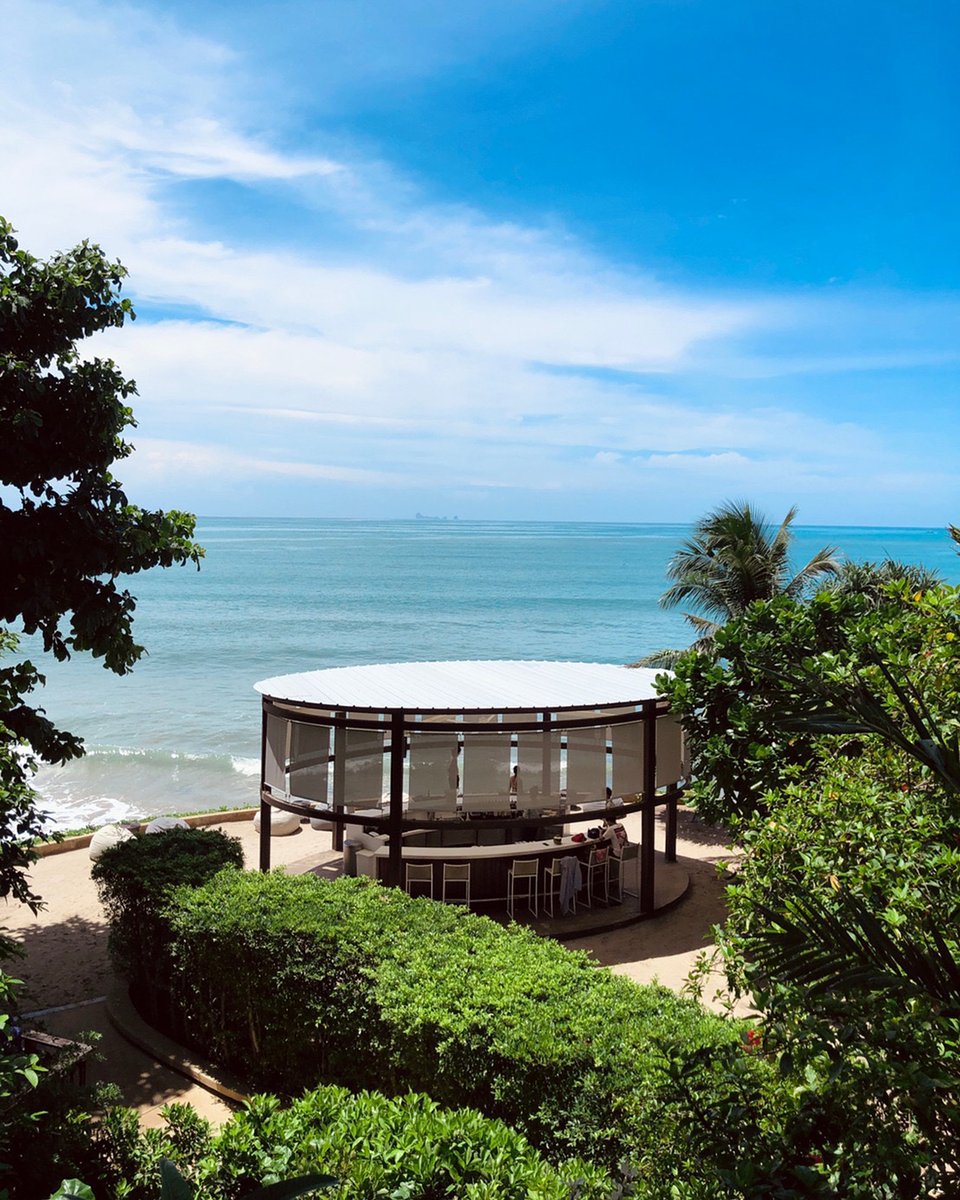 Pimalairesort's tweet photo. 🍹 Happy Hours!

A perfect way to end you day with our buy 1 get 1 free at Rak Talay Beach Bar.

Daily during 5.30-6.30pm and 9.30-10.30pm.

Check our happy hours drink list at https://t.co/qp4iyLhMtJ 

#pimalai #pimalairesort #thailand #krabi #kohlanta #beach #beachbar #island https://t.co/BC6IMc8M6m