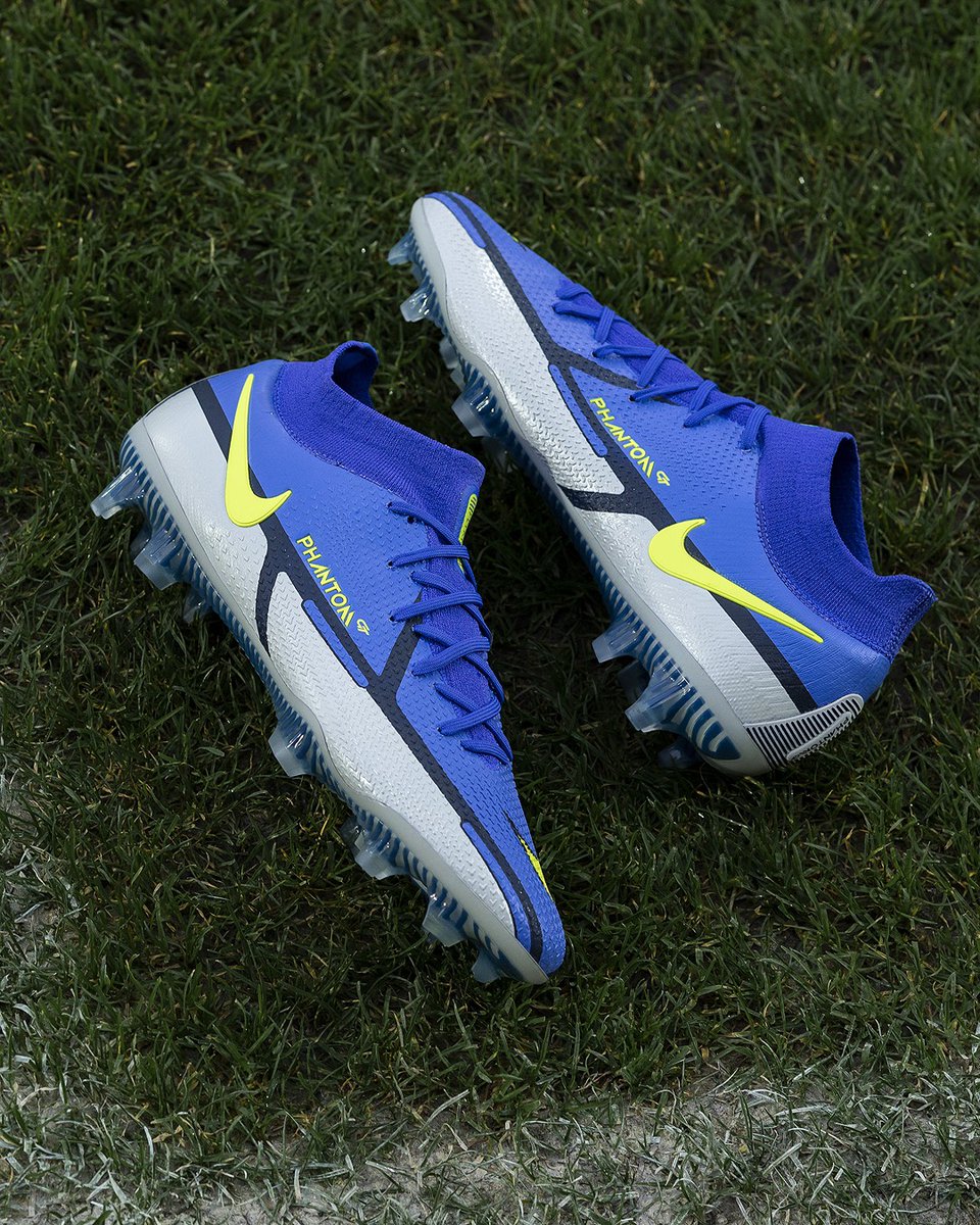futbolemotion's tweet photo. Pasa, controla, dispara, toma decisiones y siéntete protagonista con @nikefootball Phantom GT.
Consigue las tuyas aquí ➡️ https://t.co/UetCMyzAjR
--
#nikefootball #PhantomGT https://t.co/fe2rMT7qyw