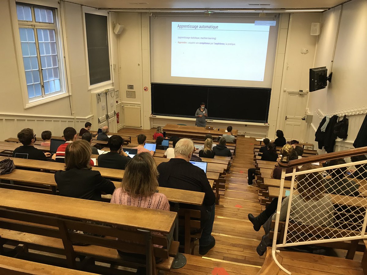 LivaRalaivola's tweet photo. @cazencott en ouverture de la conférence #FocusIA à l’@InHenriPoincare. Il reste quelques places dans l’amphi : pinguez-moi (mp) ou @julienmairal si vous voulez vous y glisser. https://t.co/l0VmkXPWpy