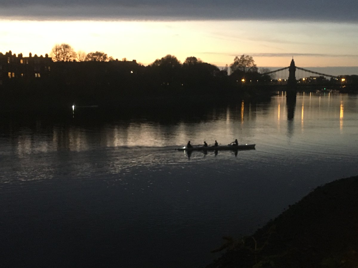 ProvizSports's tweet photo. What a view down by Hammersmith Bridge last night #seeonmyrun https://t.co/bBi86a1rYj
