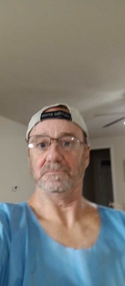 WalterLJones7's tweet photo. JUST TOOK THIS TRYING TO FIGURE OUT WHO SCREWED UP MY CAMERA ? https://t.co/EpUSjLZCxR