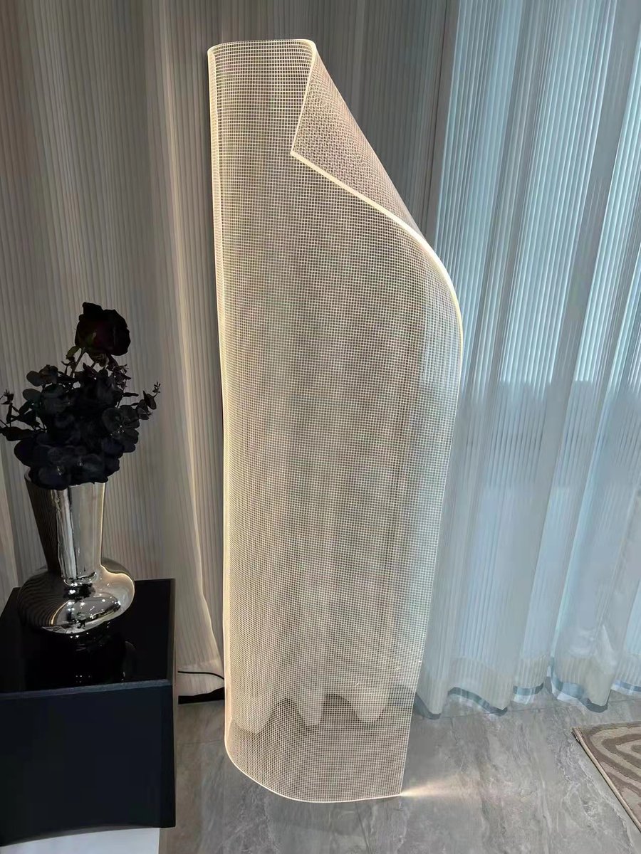 Alan__casa's tweet photo. It is a transparent net, when the light is on, the world becomes beautiful！🌈🌈🌈 https://t.co/nFicnMPpwp