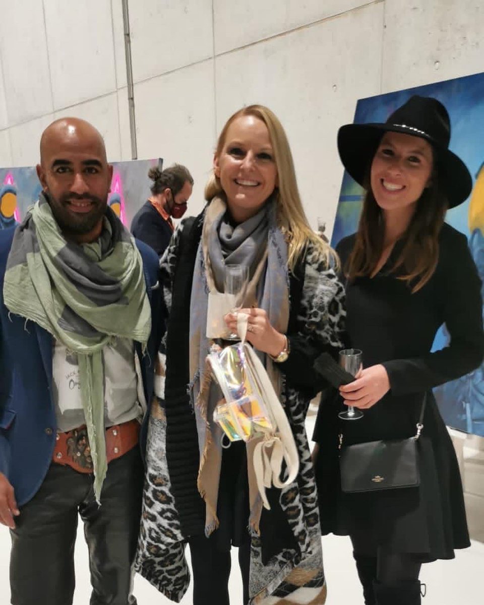 BLACKPIN_GmbH's tweet photo. #BLACKPIN war Sponsor auf Charles Castro‘s Vernissage „Der Astronaut in dir“ ein tolles Event an einem spektakulären Ort- im Hangar Aalen Elchingen.
#hangar #vernissage #kunst #astronaut #flugzeugoldtimer
#ksk #iota #protectedmobileteamwork #secure #Transaktionsplattform https://t.co/TcM1QcPLol