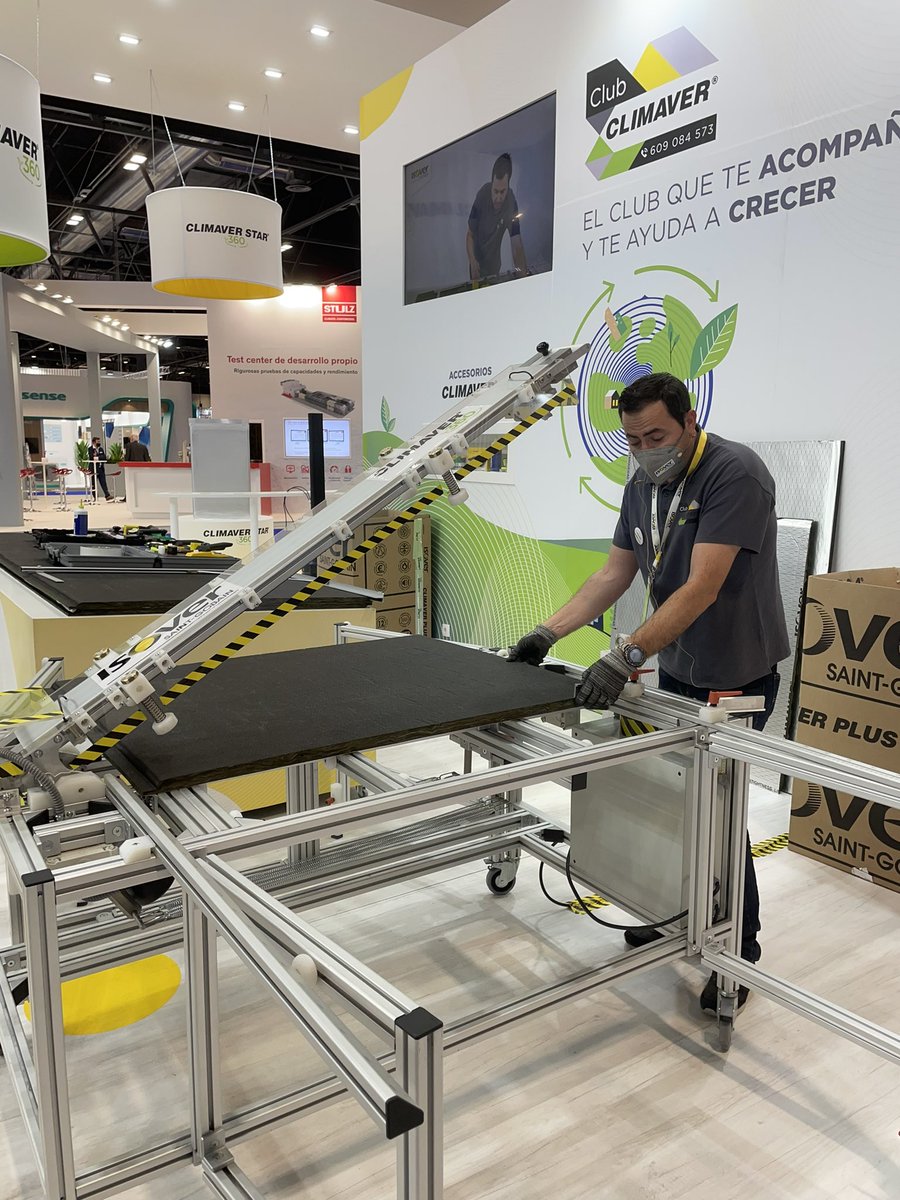 climaNoticias's tweet photo. ¡Primera rueda de prensa en @Feria_CR! 😃 @ISOVERes presenta la gama #Climaver 360, los nuevos conductos autoportantes de lana mineral para #climatización y #ventilación. #aislamiento https://t.co/rQrtXcyjTY