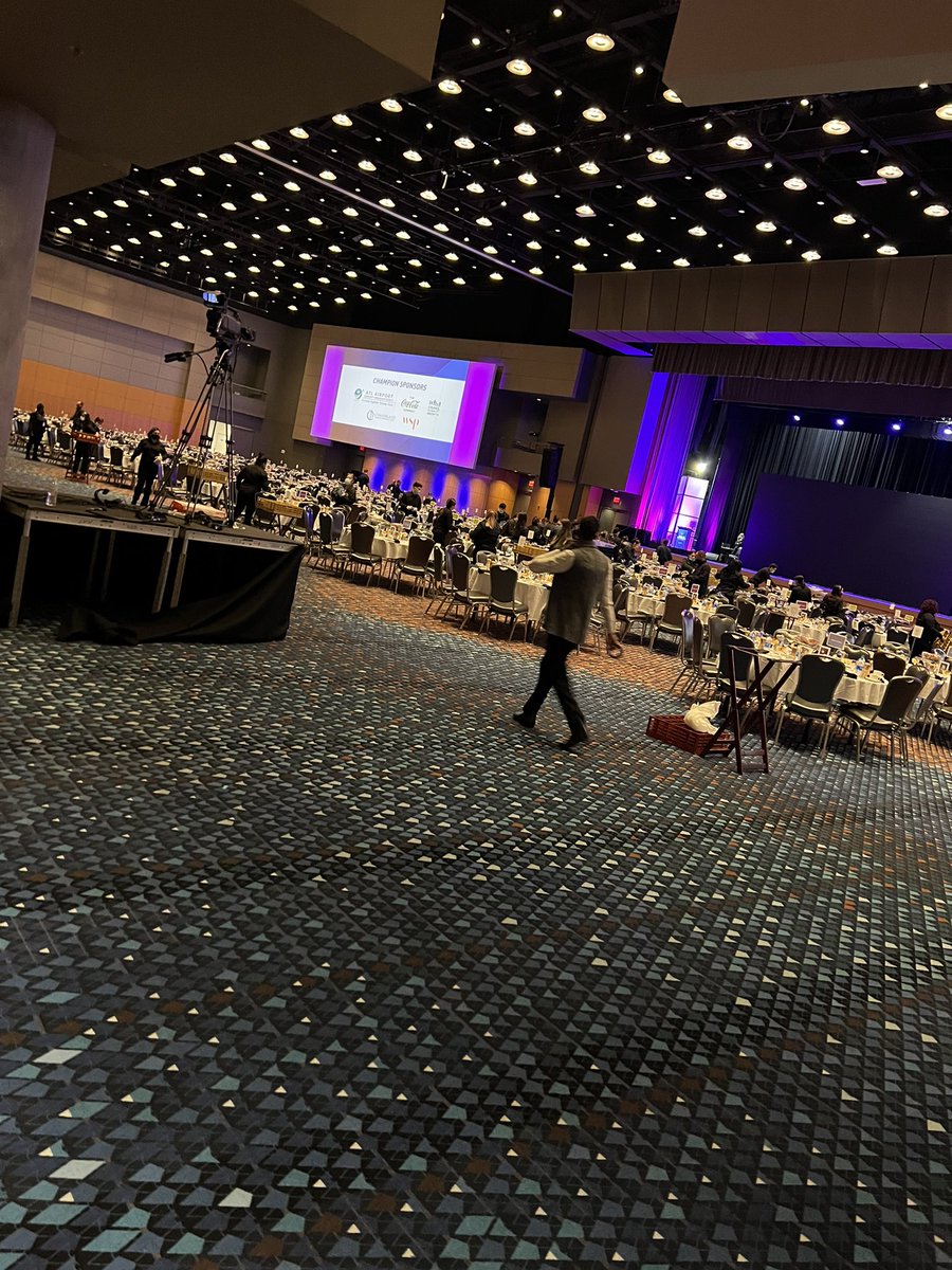 Jmiah1110's tweet photo. State of the Region ready… #Fibertalk #Atlanta #networking #lifeatATT https://t.co/iHMT4F1KvA
