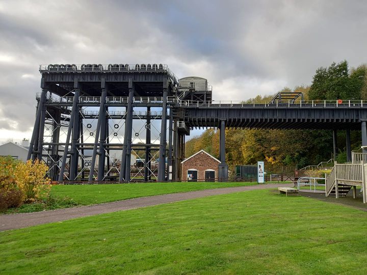 TranslationSec1's tweet photo. Visited the superb Anderton Boat Lift in #Northwich. Discovered that French technical language is used to describe its amazing hydraulic system. The water tanks that power it are known as "caissons" (box, casing, tanks in French). #Cheshire #xl8 #translation https://t.co/x78j1EZdFg