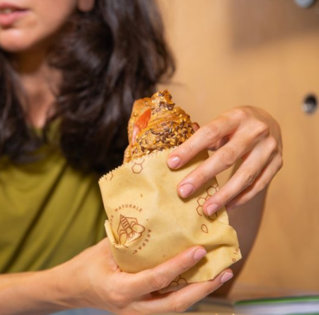 ApepakI's tweet photo. #Apepak_is_an_organic_food_packaging 
Lo sapevi che CROISSANT significa "crescente" e deve il suo nome proprio alla sua classica forma a mezzaluna🌙 ?
Se anche tu ami il cornetto allora non potrai resistere alla sua versione sfiziosa..
visit us: https://t.co/30XjIooP2f https://t.co/VCIuEhGyW3