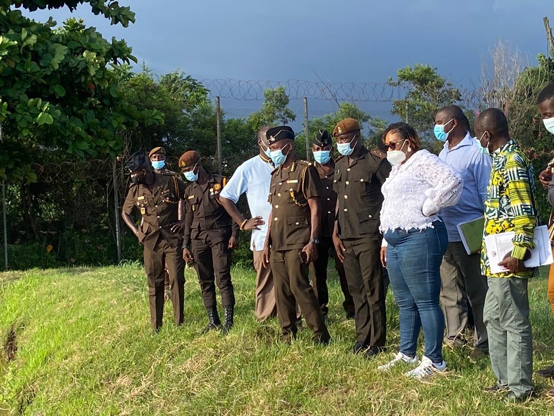 ghana_mofad's tweet photo. The Minister pledged to work hand in hand with the Prison Administration to provide additional ponds in order to increase the production.
Hon. Koomson used the opportunity to visit some ponds sites at the facility.
#JamesCampPrison
#Aquaculureforfoodandjobs https://t.co/TbZ4S5MatH