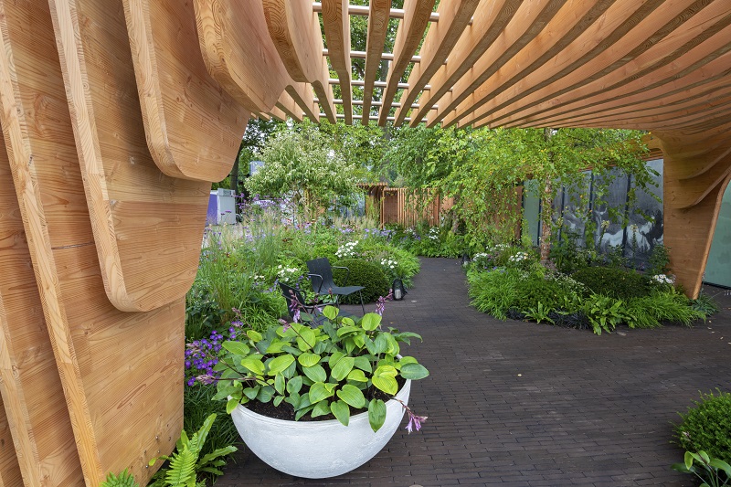 STMagUK's tweet photo. Among the highlights at the RHS Chelsea Flower Show 2021 was the award-winning Florence Nightingale Garden.

Read more to see the superb timber pergola built by @CONSTRUKTCLT : 

https://t.co/veLc96yboK https://t.co/ZS1JmlD5HQ