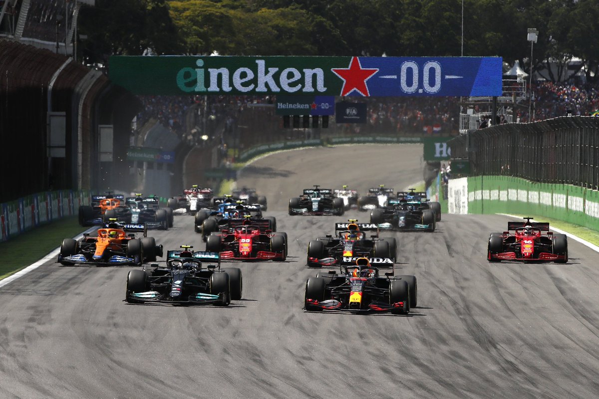 F1Quiz_F1Poll's tweet photo. Was war für euch der beste Moment des #BrazilGP 🇧🇷 2️⃣0️⃣2️⃣1️⃣ gewesen? 🤔

#F1 #Formula1 #BrazilianGP #MV33 #LH44 #Verstappen #Hamilton #MaxVerstappen #LewisHamilton #TotoWolf #Mercedes #RedBull https://t.co/W1zX5adUXd