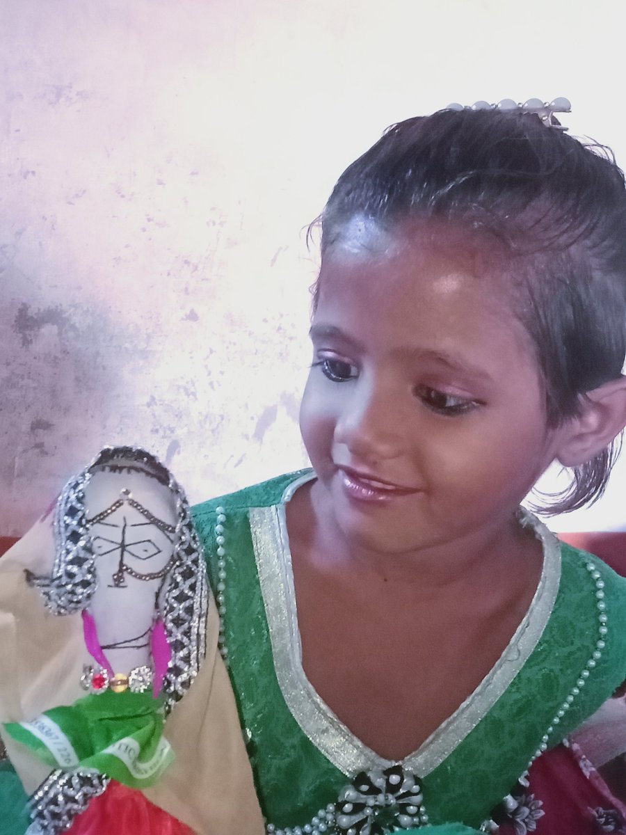 ram_meghwar's tweet photo. My #Doll with a Doll
منهنجي پياري پري (مُسڪان) پنهنجي هٿرادو سهيلي (گُڏي) سان گڏ راند ڪندي https://t.co/vtxr3tpjbB