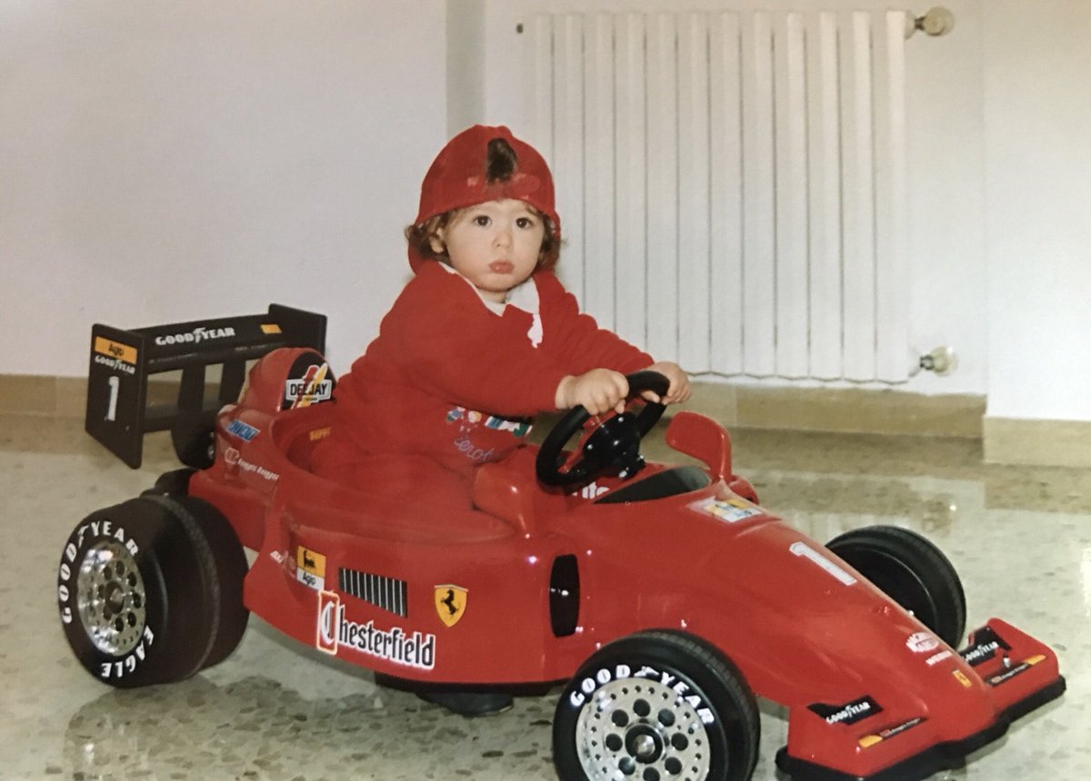 Anto_Giovinazzi's tweet image. La @F1 è talento, macchina, rischio, velocità. Ma sa anche essere spietata, quando a dettarne le regole è il denaro. 
Io credo nelle piccole e grandi vittorie raggiunte grazie ai propri mezzi. 
Questa è stata la mia prima foto su una F1, l’ultima non è ancora stata scattata 💪