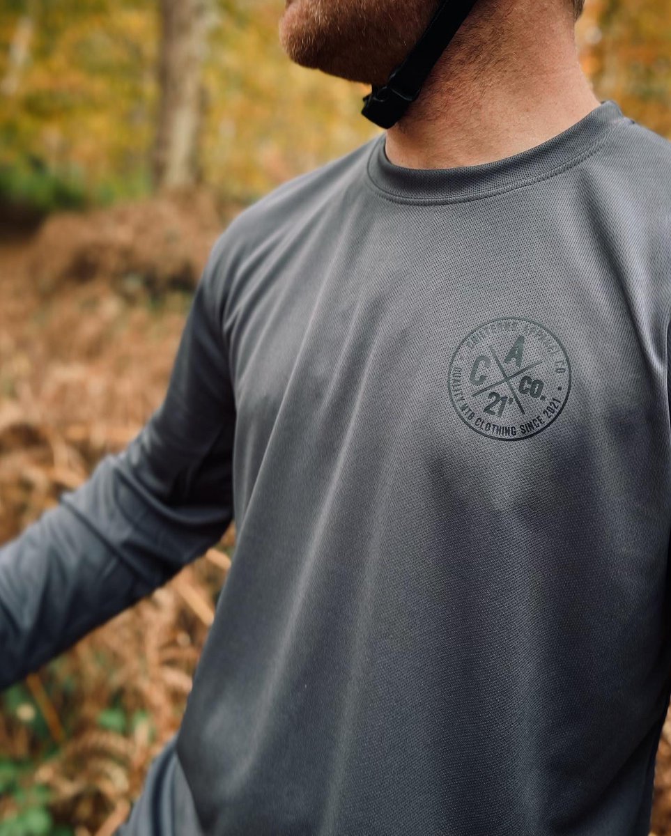 CroxleyBikes's tweet photo. ***WIN*** #mtb jersey giveaway for #blackfriday 
2 jerseys to be won… Head to Chilterns Apparels Instagram page https://t.co/jQtzmnOrRO to enter! #croxleygreen @inrickmansworth #chorleywood #mountainbiking #cycling #mtbclothing #tring #wendover #chilterns #rt #Competition https://t.co/DmYXkeEWDt