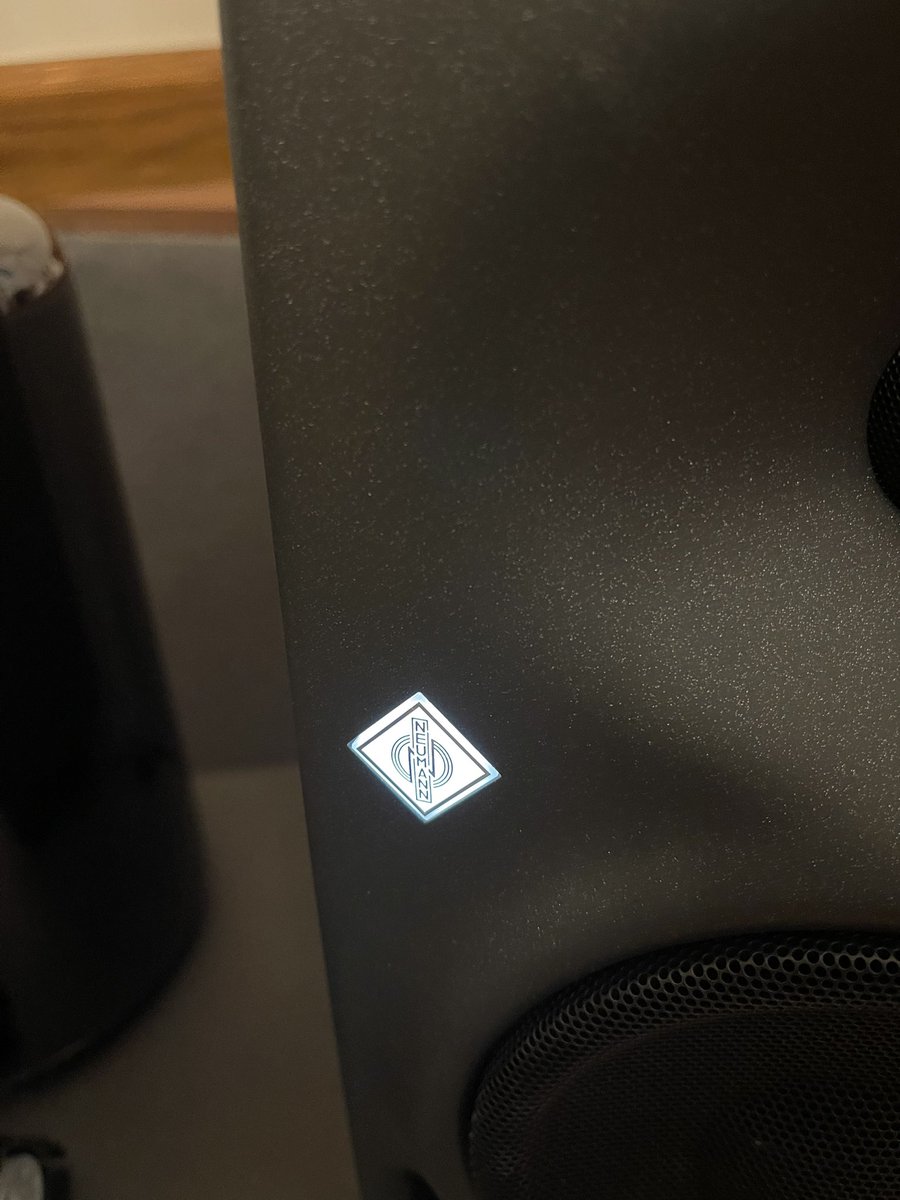 RobertStrefford's tweet photo. @Sennheiser_UK I was sent a replacement kh120a under the out of warranty repair programme, only problem - finish of the new one you sent doesn’t match my old one from 2011, also logo is different. Now I have two different colour/texture monitors on my desk. Can you help? https://t.co/hLRUF5u2Uq