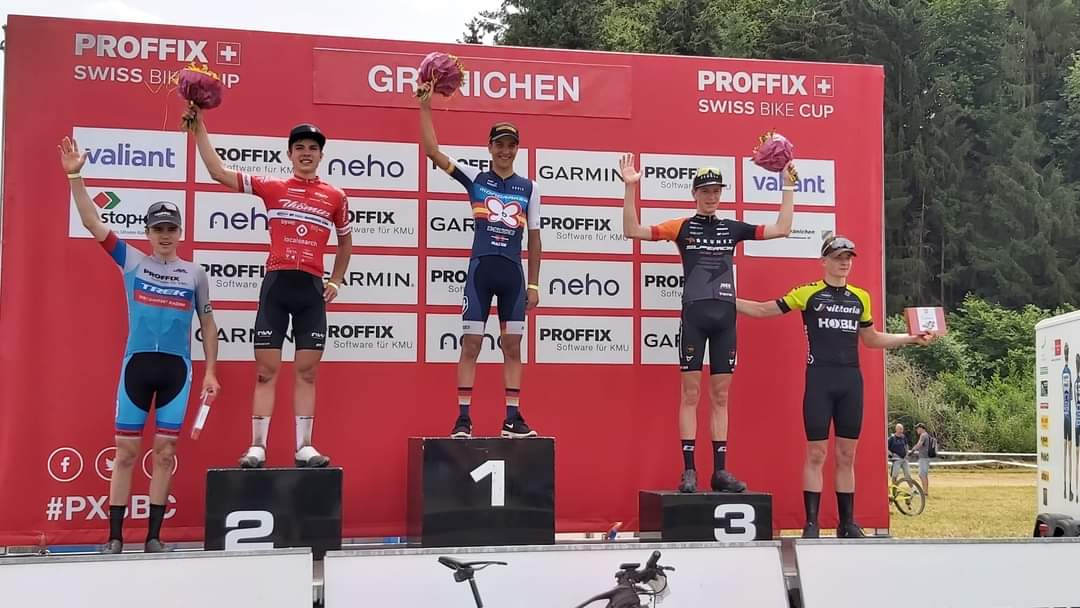 🇨🇭 Repasando lo mejor de la temporada no podemos olvidar el triunfo de Francesc Barber en Gränichen, su primer éxito en UCI Júnior Series, confirmando así el porvenir y el futuro del biker balear, que incluso llegó a ser durante el año número 1 del ranking UCI.