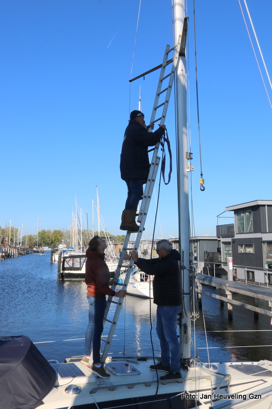 JanHeuvelingGzn's tweet image. Volop activiteit bij WSVdeEendracht.nl met het hijsen van de boten voor de #winterstalling.