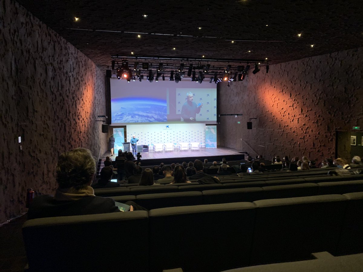 Alicia82mad's tweet photo. Be the change SOSTENIBILIDAD porque NO TENEMOS OTRO PLANETA el planeta va a continuar, el problema lo vamos a tener nosotros!!! Y NO HAY PLANETA B. Gracias por esta ponencia científica sobre repercusiones futuras en #SALUD con #FelipeGomez de @intaespana @CSIC @NASA_es #ForoCSD https://t.co/diLzoD4NbR