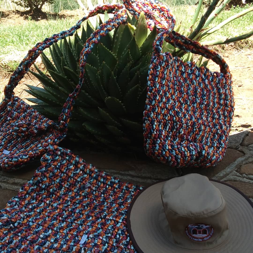 caves_kome's tweet photo. Kome Caves Souvenir Shop is open all day everyday. Stockists of local made hand crafts and Lesotho produced Sani Wine. Get amazing souvenirs made out of recycled plastic and paper. 
#VisitLesotho https://t.co/YDkJ078ES2