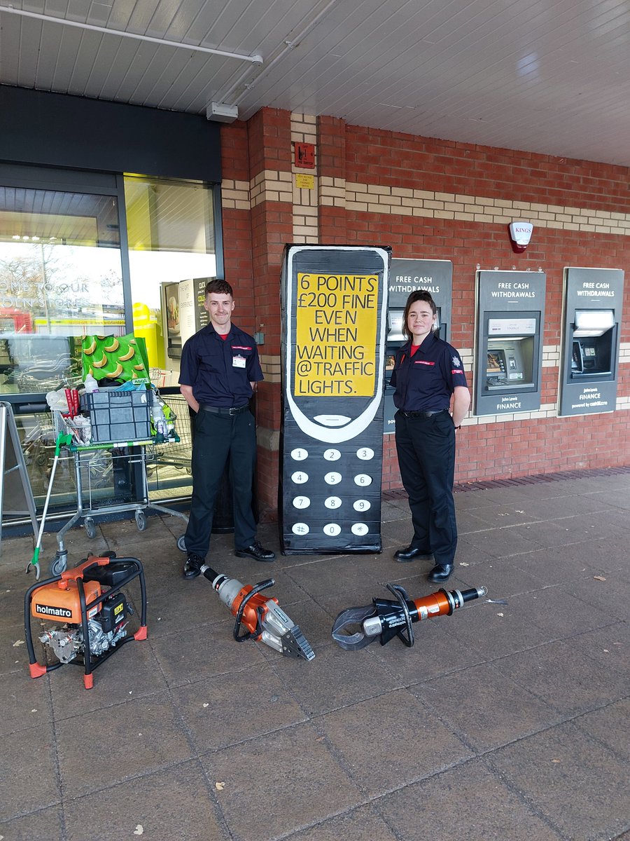 LincolnNorthFRS's tweet photo. 2 of our crew from station 19 promoting 'Road Safety Week'. Please turn off your phone when you get in your car, even hands free can be a distraction! https://t.co/jlnrRnllgP