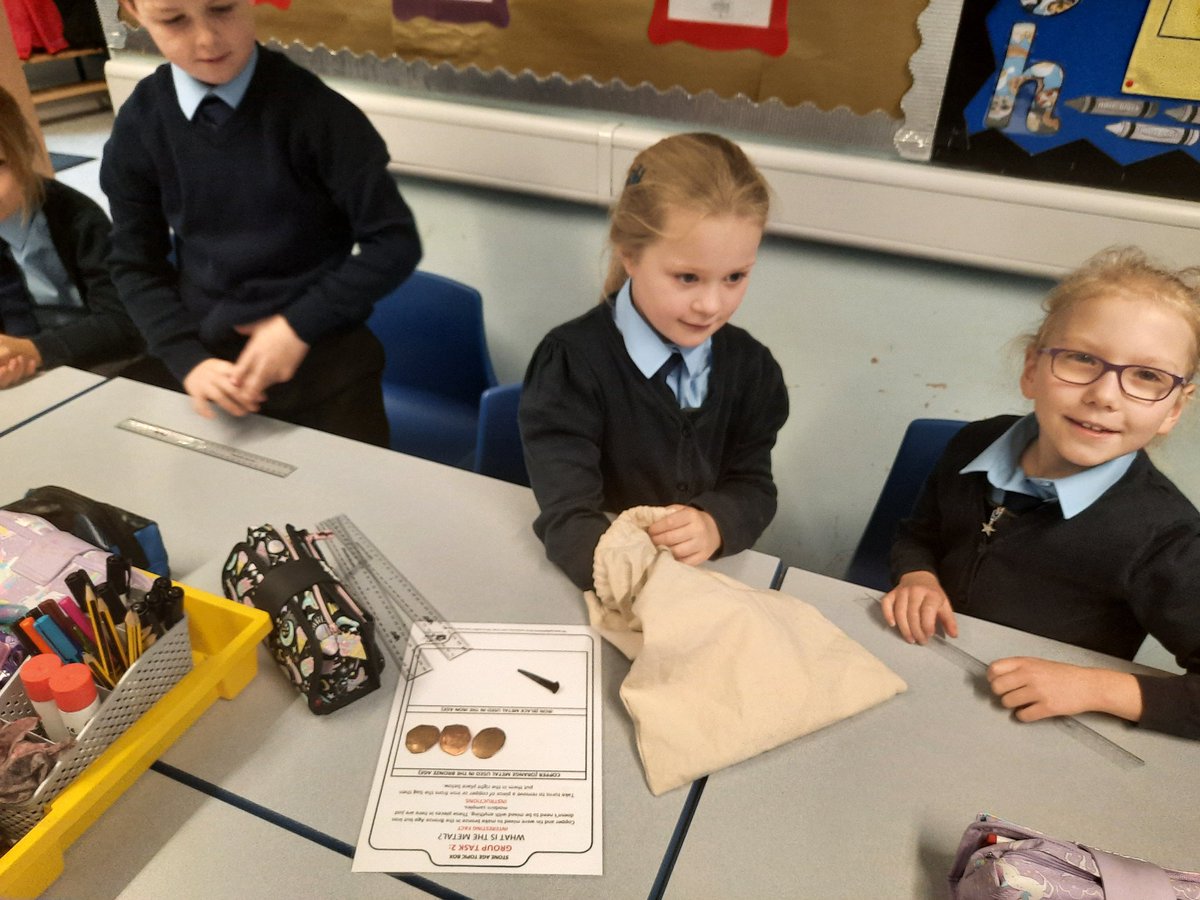 OSJ_MrsSmith's tweet photo. Examining and categorising stone age artefacts in @OSJ_Y3B ⚒ https://t.co/0BHImMUGQx