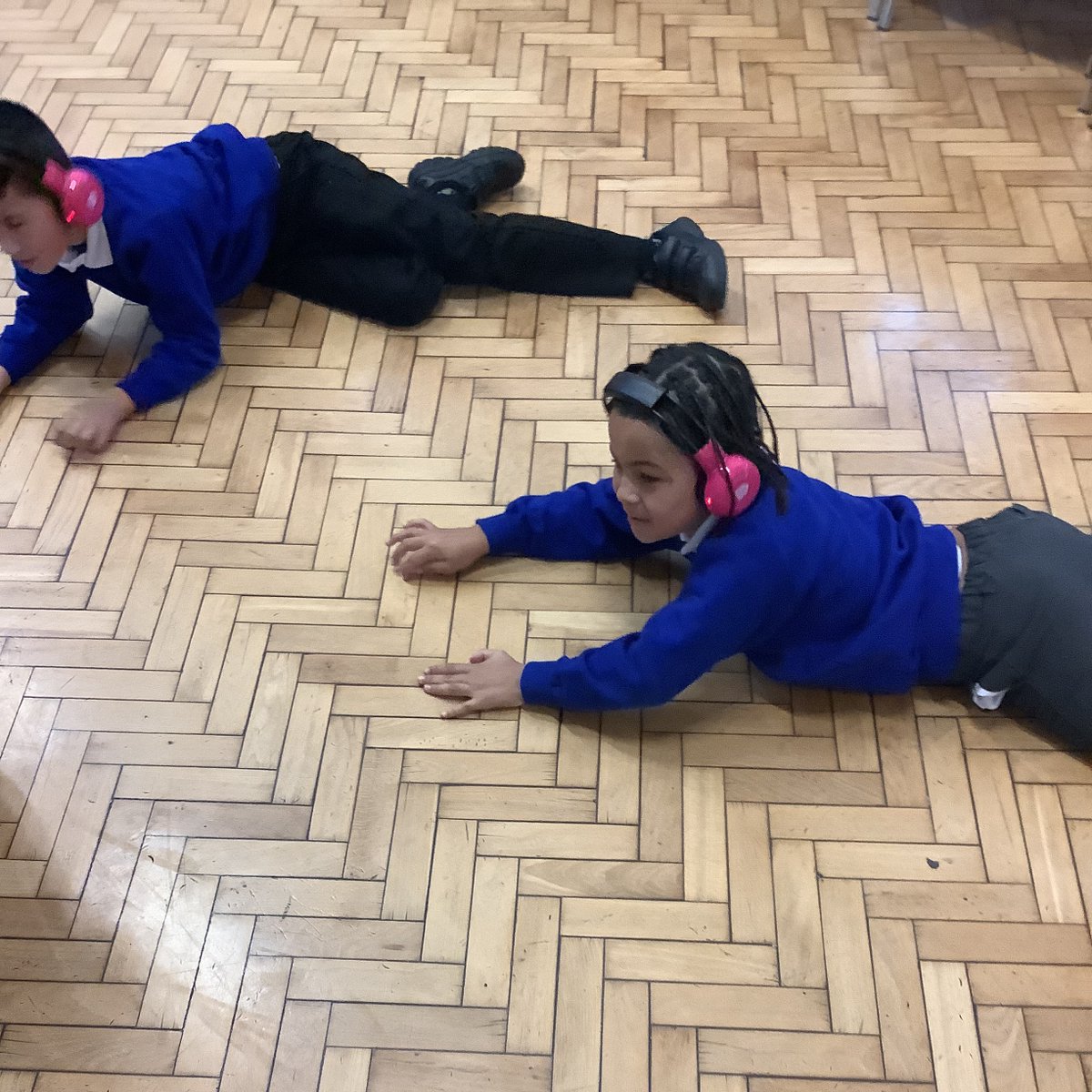 Ashwoodspencer4's tweet photo. For #science today, we are consolidating our learning of solids, liquids and gases by visiting a new planet using @nowpressplay. @satrust_ @ashwood_spencer #DREAMers #ExpressiveCommunicators https://t.co/rBfXSI1ZPK