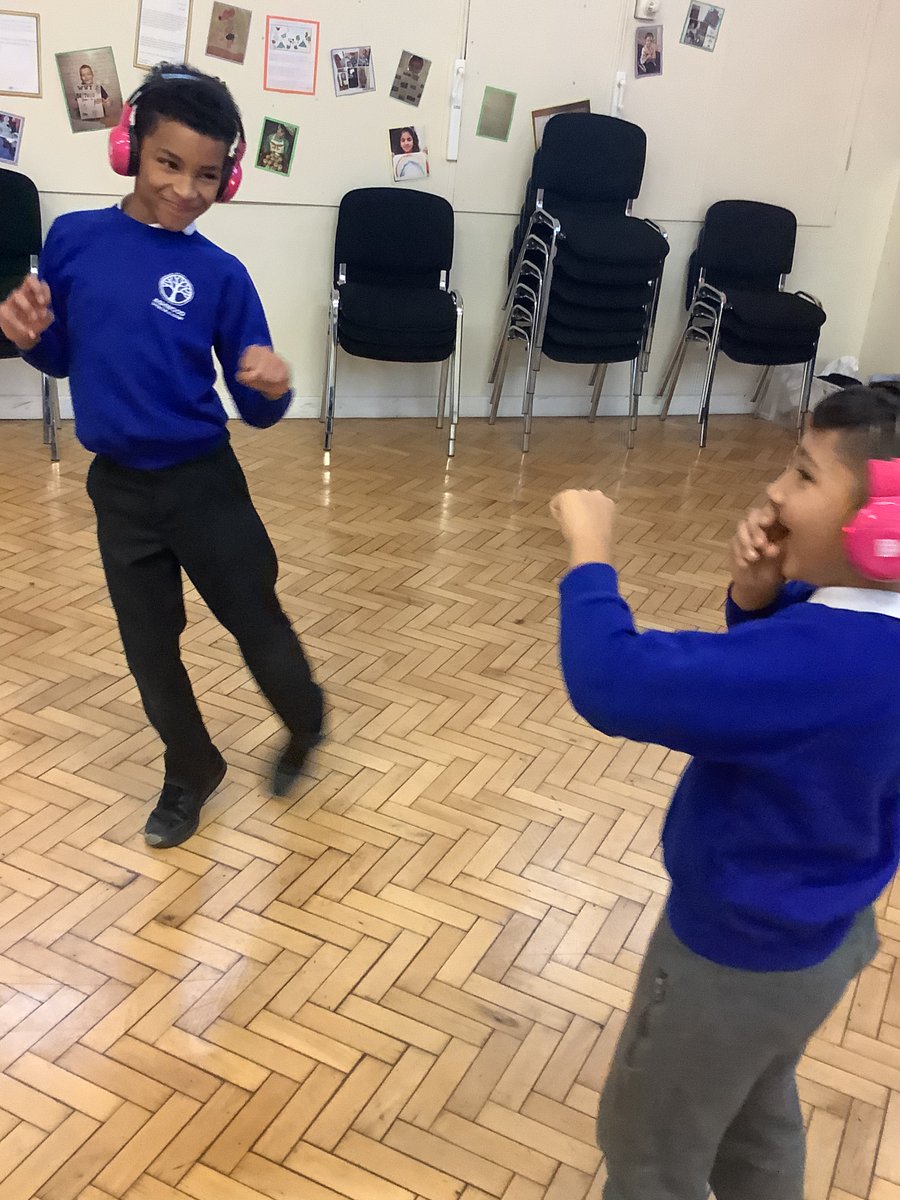 Ashwoodspencer4's tweet photo. For #science today, we are consolidating our learning of solids, liquids and gases by visiting a new planet using @nowpressplay. @satrust_ @ashwood_spencer #DREAMers #ExpressiveCommunicators https://t.co/rBfXSI1ZPK