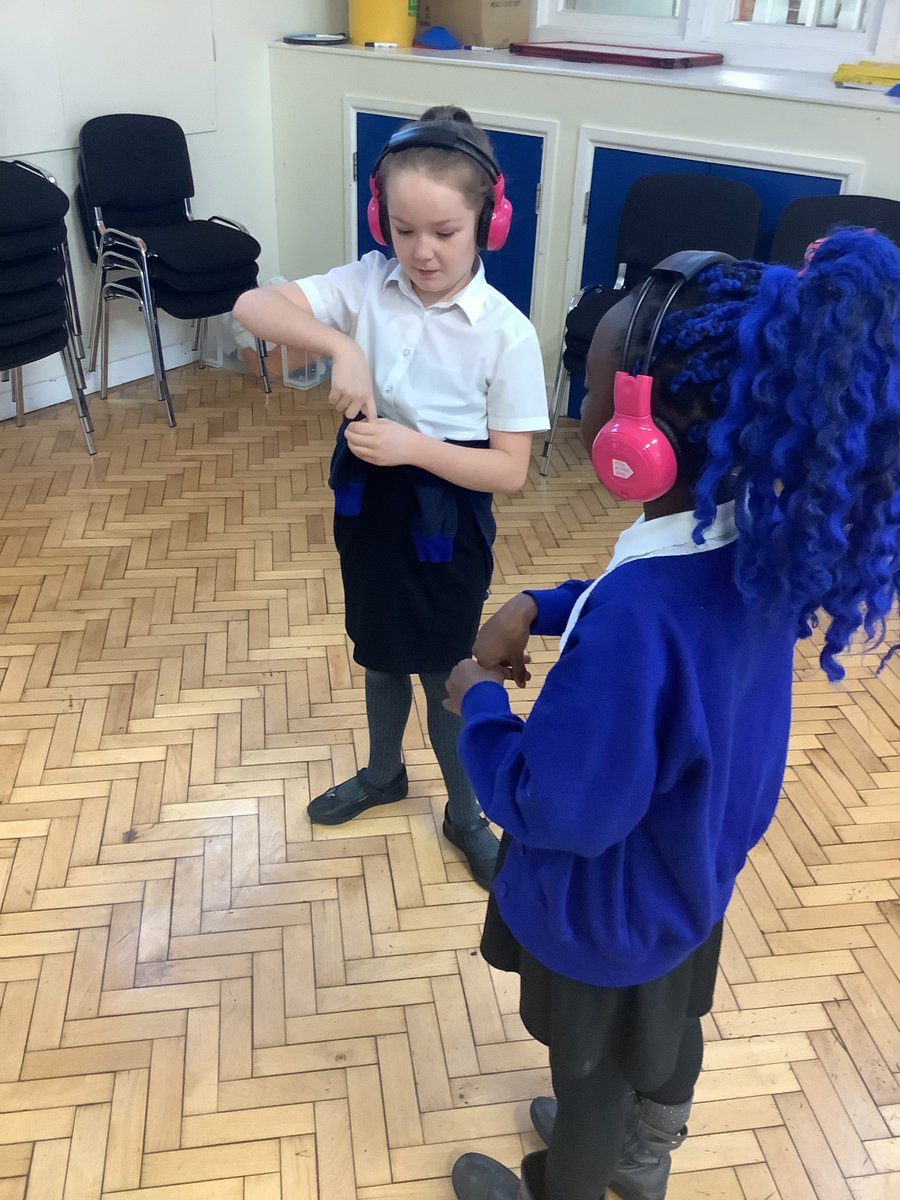 Ashwoodspencer4's tweet photo. For #science today, we are consolidating our learning of solids, liquids and gases by visiting a new planet using @nowpressplay. @satrust_ @ashwood_spencer #DREAMers #ExpressiveCommunicators https://t.co/rBfXSI1ZPK