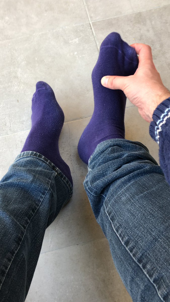 ServeMeLondon's tweet photo. Why the fuck should I be touching my own size 13 feet? https://t.co/rh9qIcWtWt