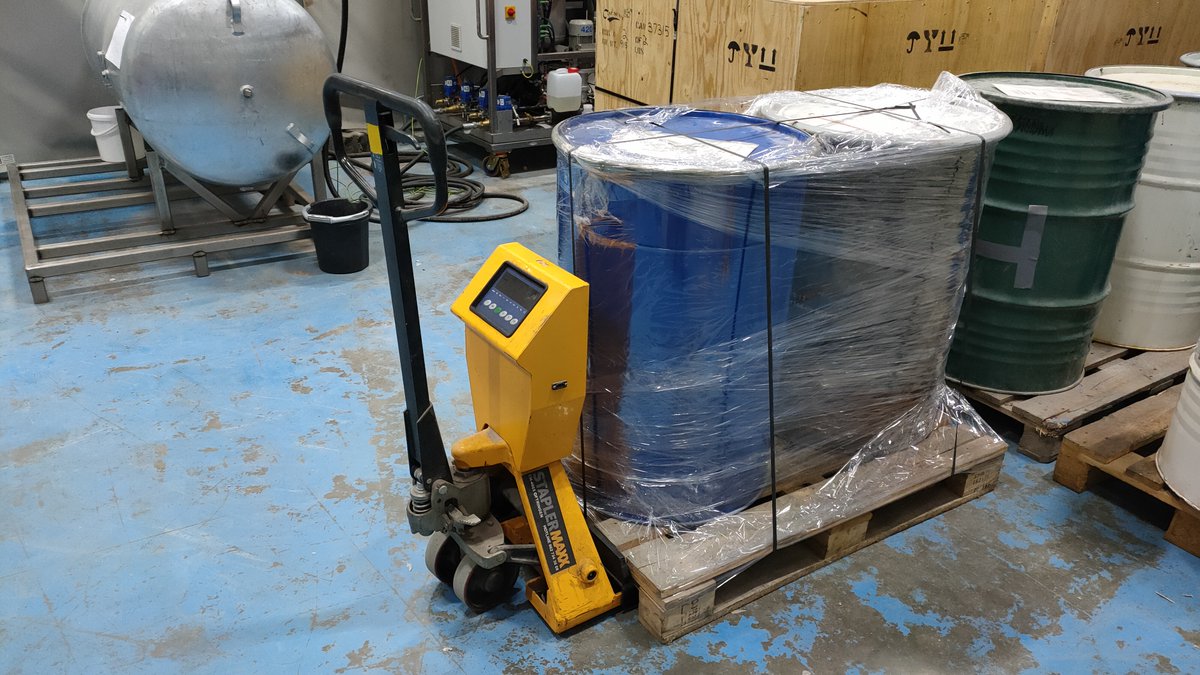 LightningMachs's tweet photo. ⚡️ The zapped #copper #porphyry was treated @ ~1tph on a #selfrag  continuous pilot plant. HV discharges pass through the ore along mineral interfaces, weakening the bond between minerals, which then fall apart, liberating valuable components. 1/3
#mining #mineralprocessing https://t.co/xRdD76iAa6