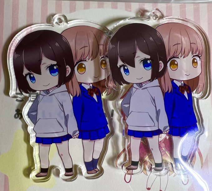 ノベルティのいちか&しいねアクキー届きました!
こちらは余部用で、お渡しするものにはチェーンが付きます。

 #放課後 