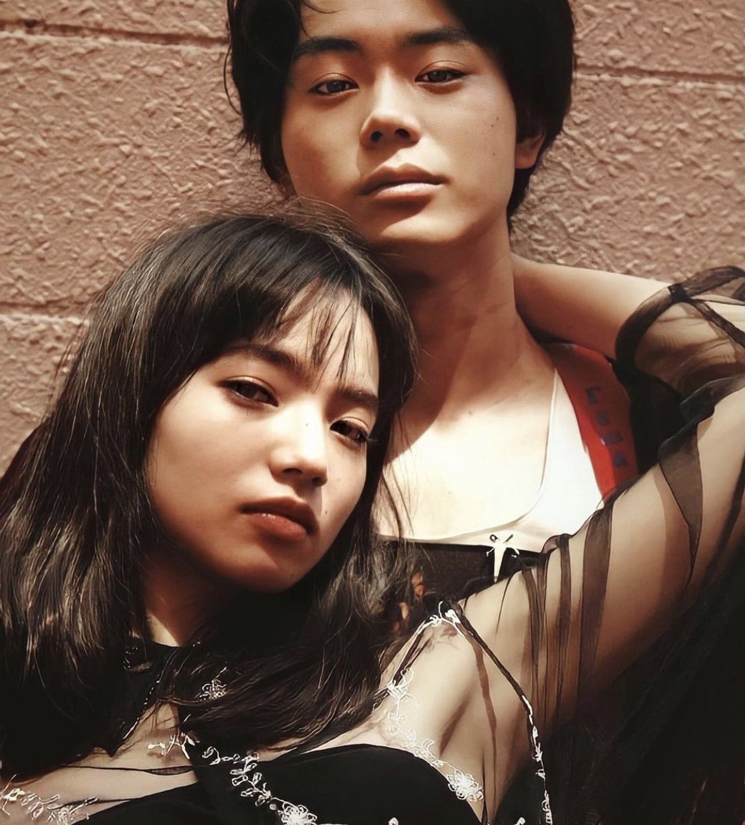 MirinSakeShouyu's tweet photo. 映画『渇き。』で本格的な女優デビュー、プライベートでは推しのジヨンと交際、その後菅田将暉さんからの熱烈アプローチの末に結婚なんて。小松菜奈ちゃんに「人生チョロかった」って高笑いされて凡庸な平民泡吹かせて欲しい https://t.co/7fsrX9f8y3