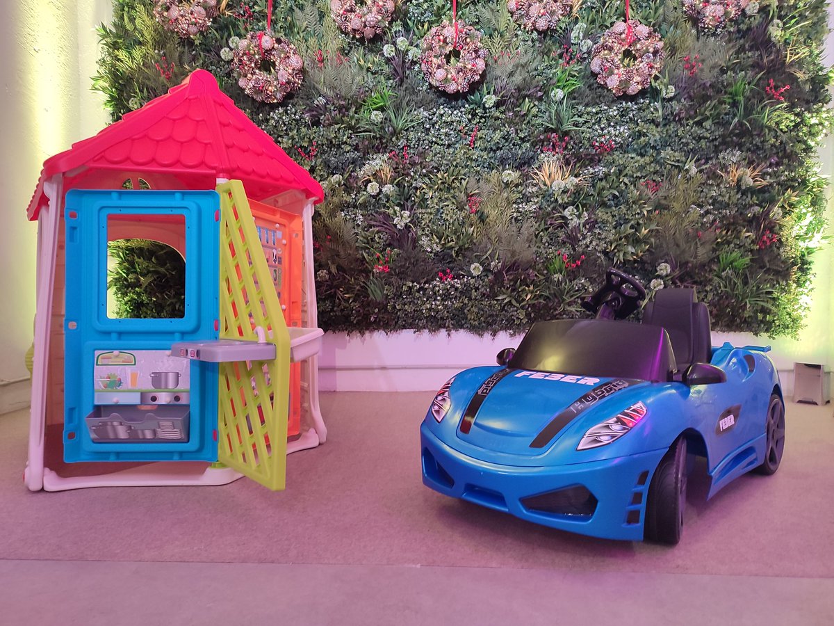 Si algo indica el inicio de la Navidad, es la llegada de los <a href="/JuguetesFamosa/">Famosa</a> 🎶🎄🎁 De la mano de Irene Sotillo, María Costa, Maite Francés e Isabel Cuesta hoy conoceremos las muñecas barriguitas, pnypon y Nenucos de esta temporada 💫👏 ¡Arrancamos! #Juegaconellos