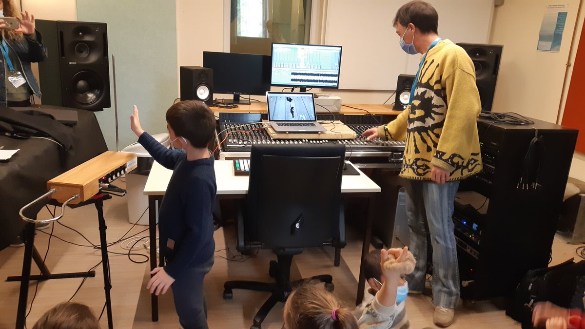 Canope_DTNA's tweet photo. Ateliers de Musique Numerique 3Dome 21 haut parleurs pour les élèves du 1er degre au #SCRIME @univbordeaux avec @canope_33 #numerique #innovation #mao cc #edmus @philippeguillem @AcBordeaux https://t.co/pzhL4qfcA1 https://t.co/X5Y4SB37X3