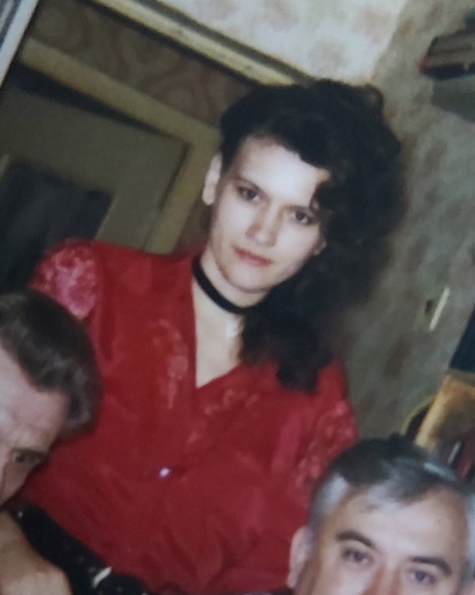 goddamnjohnny's tweet photo. просто посмотрите на мою маму ей здесь 21 🥺❤❤❤ https://t.co/Ze7ZY9QB05