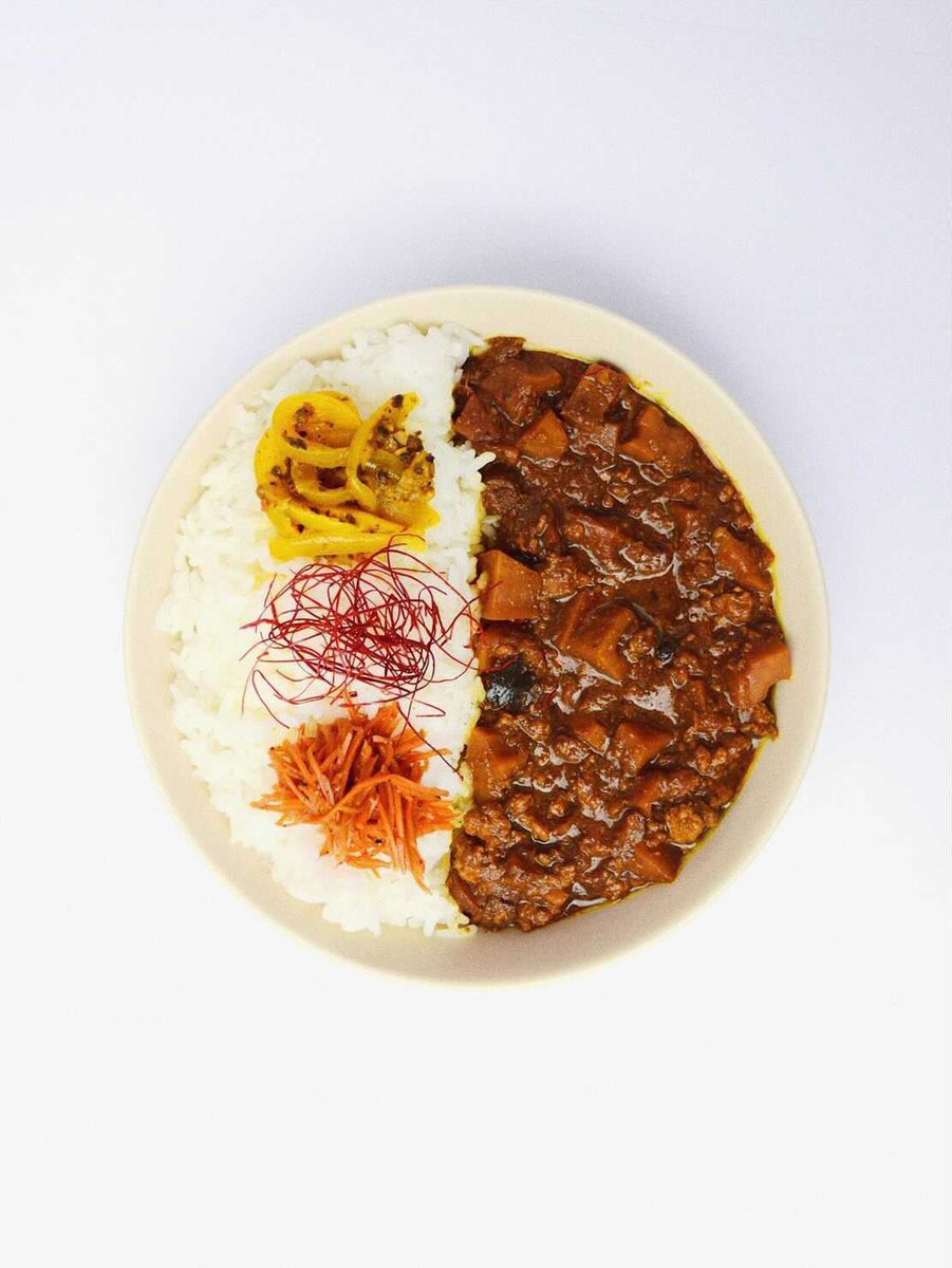 reiwashokuhin's tweet photo. 【いっちーカレー】2種合い盛りカレー/チキンホロホロハーブ煮込みカレー/愛知・八丁味噌香る山椒キーマカレー

全国を旅して出逢った食材で作る創作カレー。ハーブが主役のチキンカレーと八丁味噌が香るキーマカレーの最高の組み合わせ。

#令和食品館 #いっちーカレー  #原宿ランチ #原宿カ��ェ https://t.co/QXMbG371MP