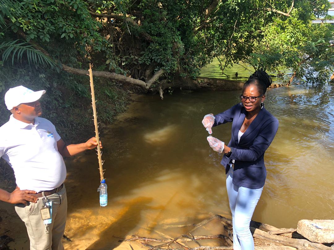 NwrmaSL's tweet photo. With suprt from @earthwatch_org through @FreshWaterWatch, we are in North #SierraLeone to train #citizenscientists on how to monitor #freshwaterquality in different communities with water sources
This pilot phase is done along the #RokelRiver Basin
#IWRM
#Scienceconnectingpeople https://t.co/7IektvQH16