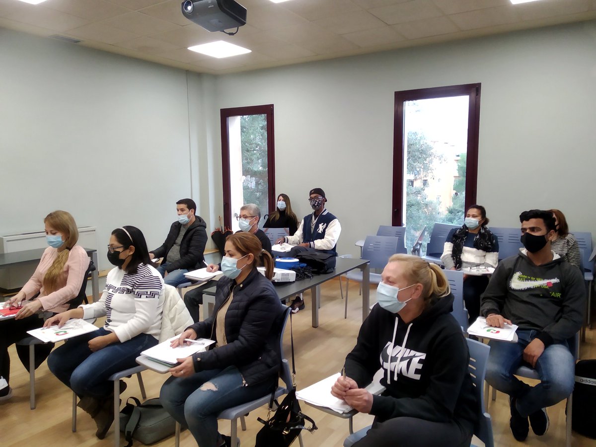 IDFOGirona's tweet image. Avui i demà curs #subvenciomat per @fpo de #Manipulacióaliments amb #AinhoaCallizo de @CodexFormacio a #LloretdeMar. Gràcies a @Promocio_Lloret i a @Lloret_de_Mar per apropar la formació als treballadors.