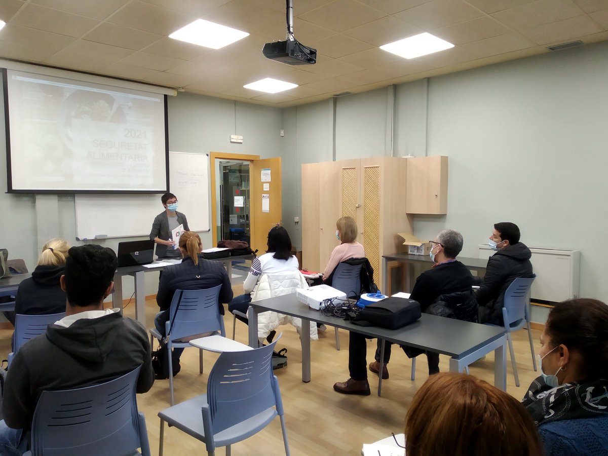 IDFOGirona's tweet image. Avui i demà curs #subvenciomat per @fpo de #Manipulacióaliments amb #AinhoaCallizo de @CodexFormacio a #LloretdeMar. Gràcies a @Promocio_Lloret i a @Lloret_de_Mar per apropar la formació als treballadors.