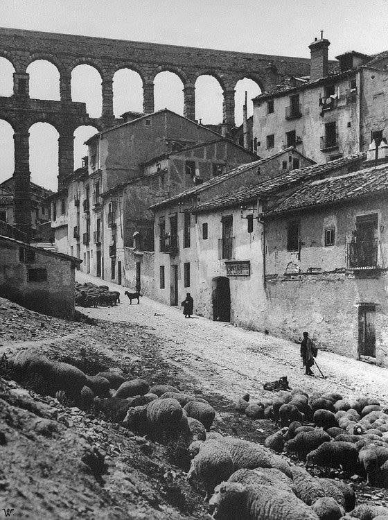 romanhistory1's tweet photo. Roman Aqueduct (1920) Otto Wunderlich. Segovia, Spain https://t.co/Zk4AjxBRSm