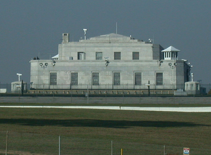 LeBozodrome's tweet photo. le pipi est stocké à Fort Knox, Kentucky, USA https://t.co/YUCQ829GIH