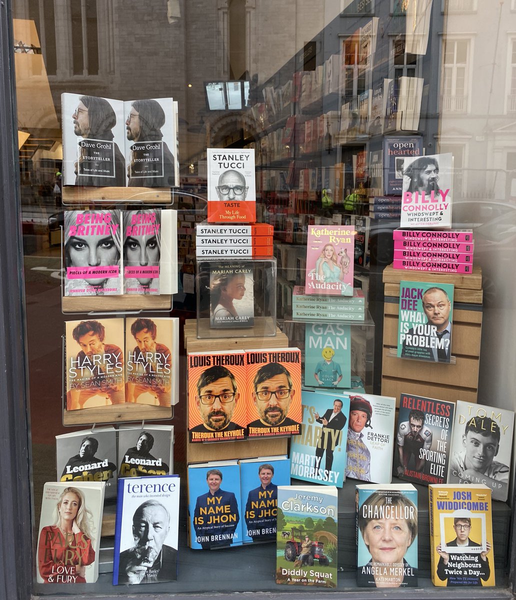 OMahonysBooks's tweet photo. A window display full of biographies…. From #DaveGrohl to #TomDaley and #BillyConnolly to #KatherineRyan and many more!
#Booksellers #Books #XmasInOMahonys🎄 #Christmas2021 #XmasGiftIdeas #Limerick #Ireland #XmasInLimerick https://t.co/oqNjEdRguN