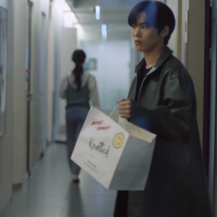 aroharoxy's tweet photo. our cute delivery boys :))) https://t.co/RJYy3gJcQV