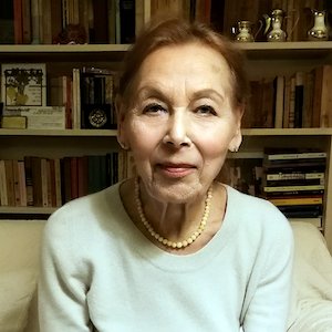 Venerdì Edith Bruck aprirà il Festival delle Religioni a Firenze; il sindaco <a href="/DarioNardella/">Dario Nardella</a> le consegnerà le Chiavi della città.
L'intervista di <a href="/EdoardoSemmola/">Edoardo Semmola</a> su <a href="/corrierefirenze/">Corriere Fiorentino</a>: «Il male vive dentro di noi, ma ho fiducia nell'essere umano. Anche nel campo di concentramento.»