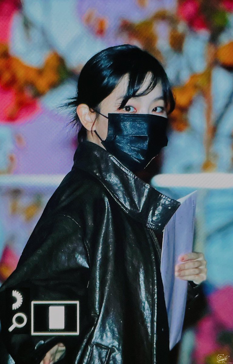 HungryLittleBe2's tweet photo. 20211116 슬기.zip 출근 
#레드벨벳 #RedVelvet #슬기 #Seulgi https://t.co/HOirDGqYSB