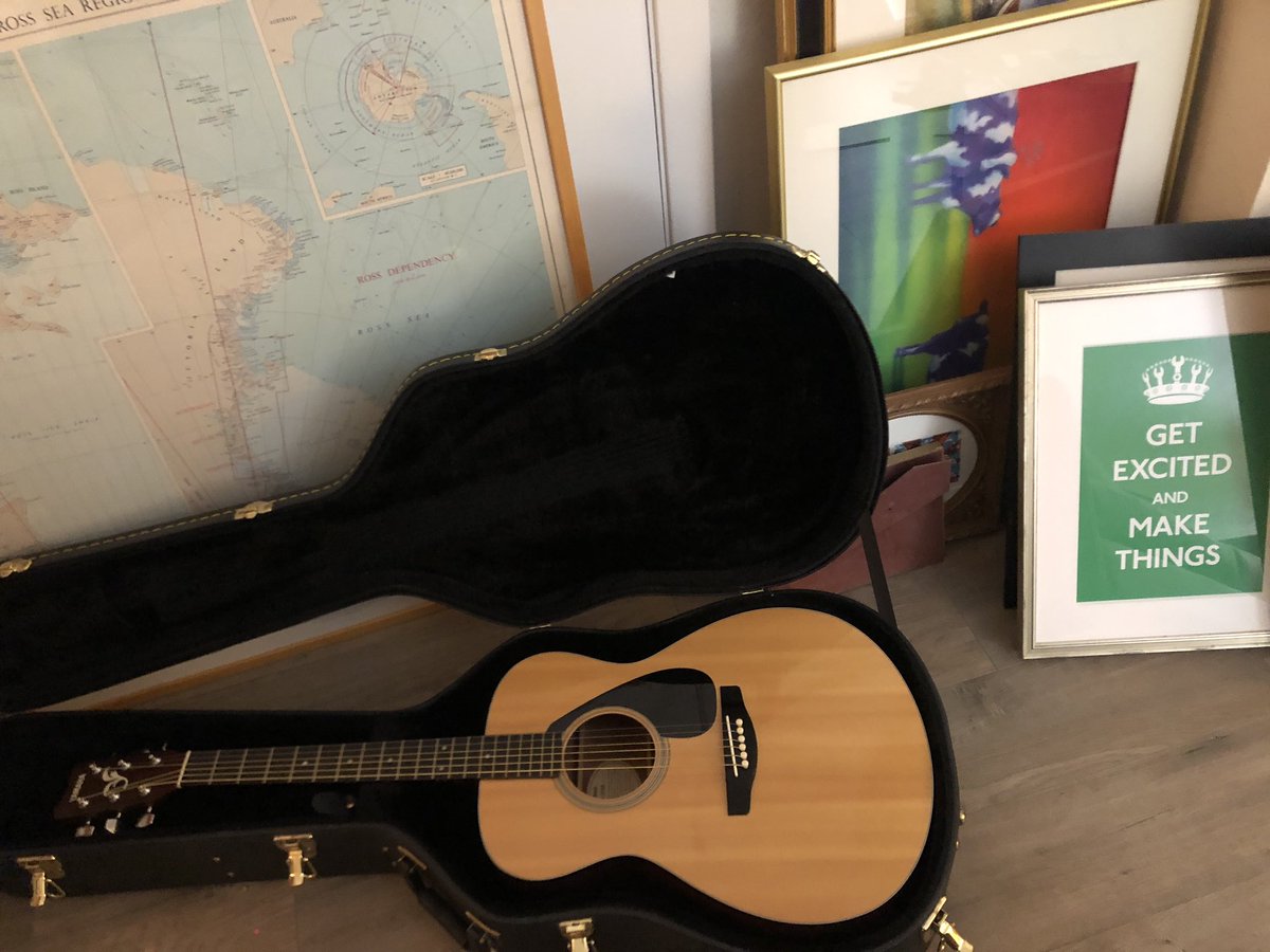 LeslieCRoberts's tweet photo. Babe’s all restrung and nestled in her new case - gifted the old, less stable one with sadness but - you know - she’s safer here - neither of us is getting any younger ... next phase: Play every day. Perform again. Hang that art. #gettingsettled #playing #musician 😊 https://t.co/MlYAEo19dm